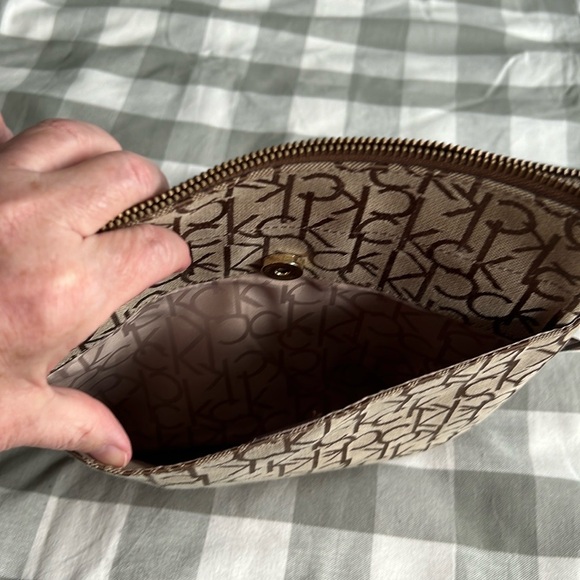 Calvin Klein Crossbody Bag - Picture 3 of 5